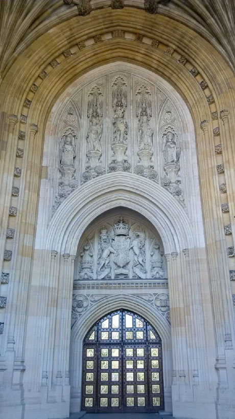 5 WORLD-FAMOUS FRONT DOORS YOU MUST TAKE NOTE OF