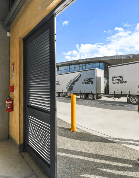 Louvred aluminium door