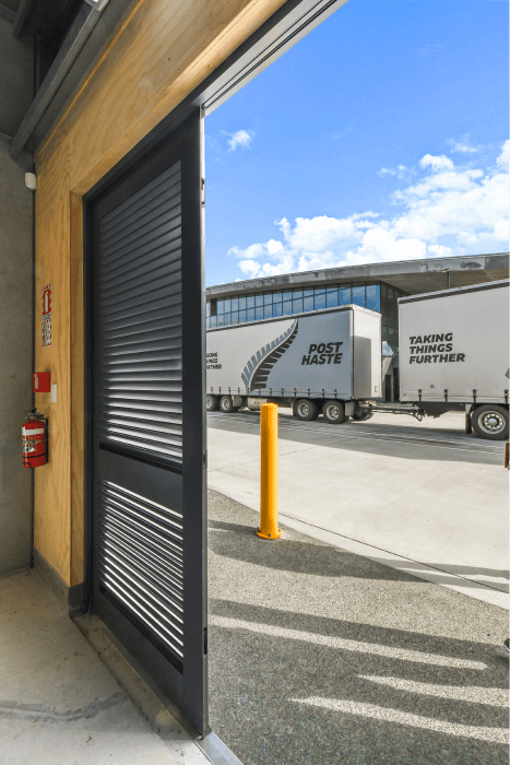 Louvred aluminium door